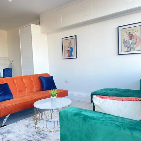 1 Bedroom Apartment - Flitwick - Contractor Friendly - Tourist Ready - Full Kitchen - Wifi - Smart Tv - Sofa Bed - Free Parking - Ideal For Short Or Long Stays Buitenkant foto