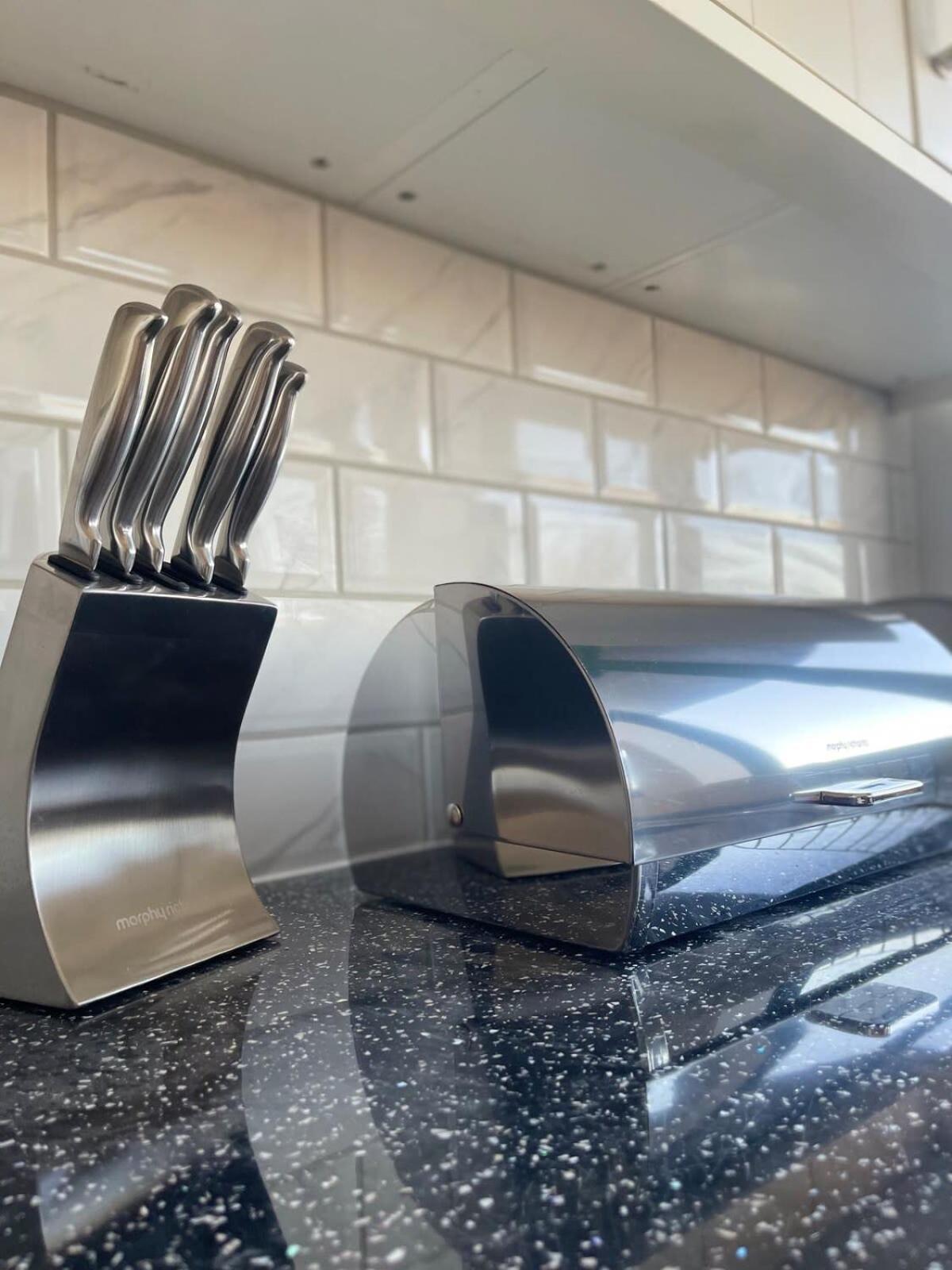 1 Bedroom Apartment - Flitwick - Contractor Friendly - Tourist Ready - Full Kitchen - Wifi - Smart Tv - Sofa Bed - Free Parking - Ideal For Short Or Long Stays Buitenkant foto