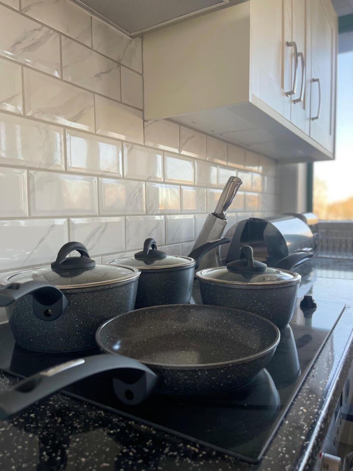 1 Bedroom Apartment - Flitwick - Contractor Friendly - Tourist Ready - Full Kitchen - Wifi - Smart Tv - Sofa Bed - Free Parking - Ideal For Short Or Long Stays Buitenkant foto